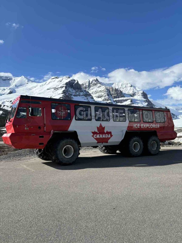 Bus de l'excursion du glacier Athabasca