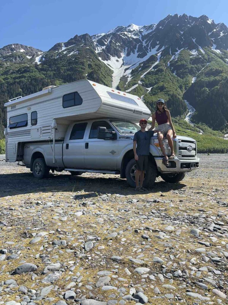 Notre pick-up cellule dans les montagnes