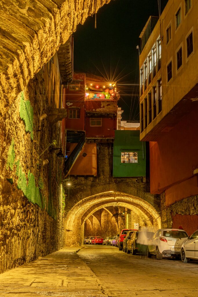 Les tunnels souterrains de Guanajuato de nuit