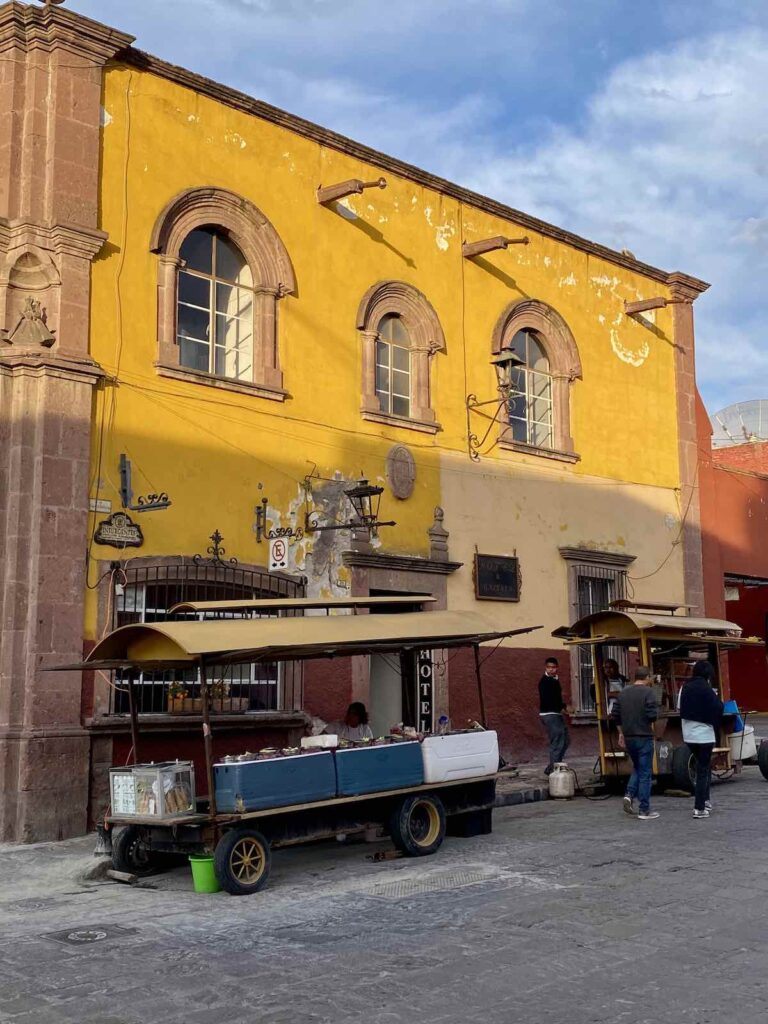 Food truck dans la rue principale