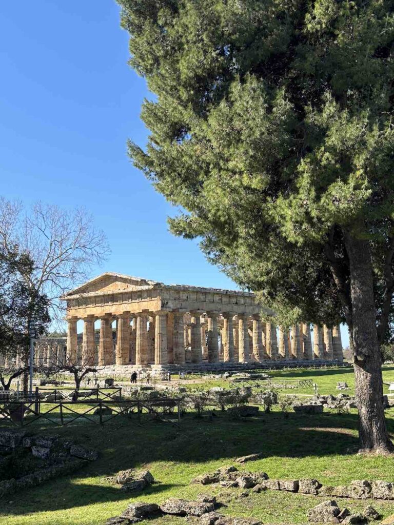 Le temple de Paestum sans foule en mars