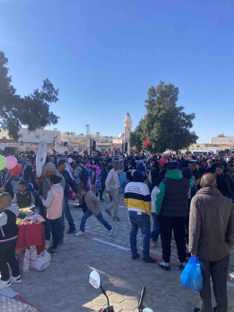 La foule à la place des arcades