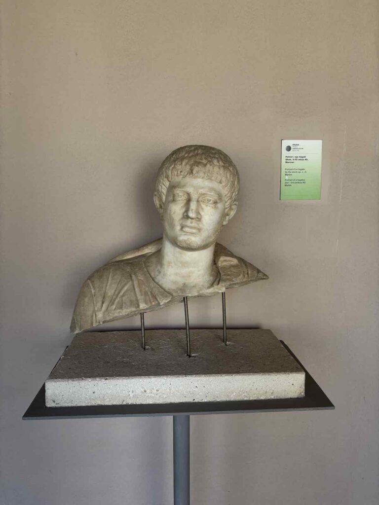 Une des statues du musée