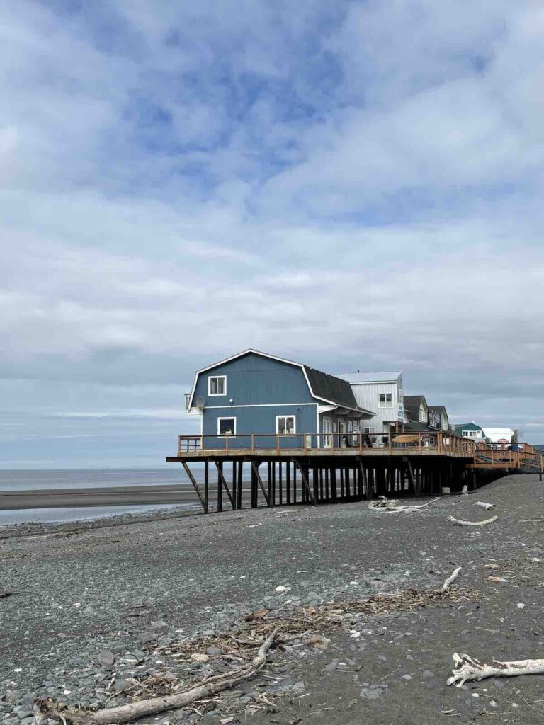 Maisons sur pilotis à Homer, Alaska