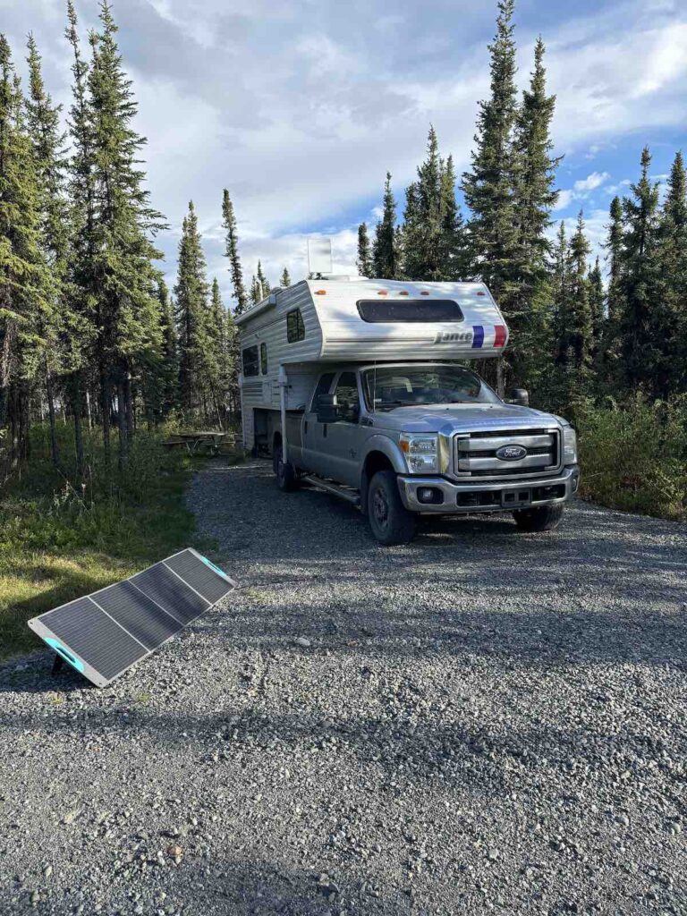 Notre pick-up cellule dans un camping gratuit