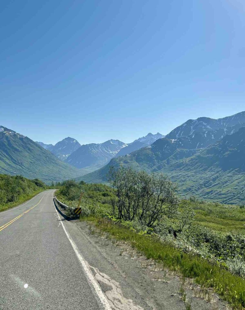 Route de montagne vers Hatcher Pass