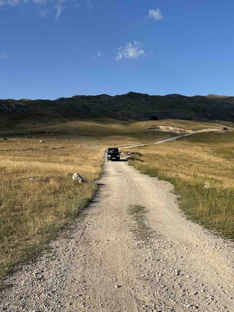 Une piste au Monténégro avec notre camping-car